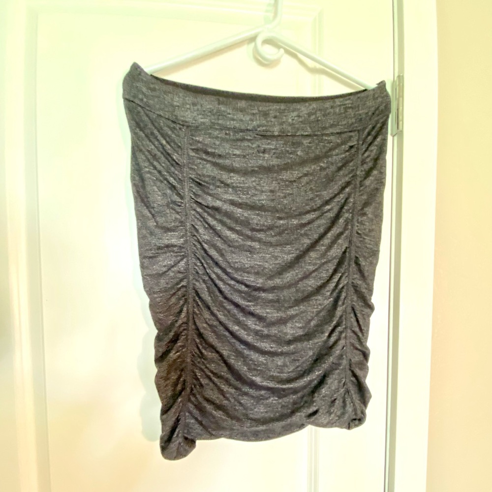 Athleta Women’s L ruched skirt in grey